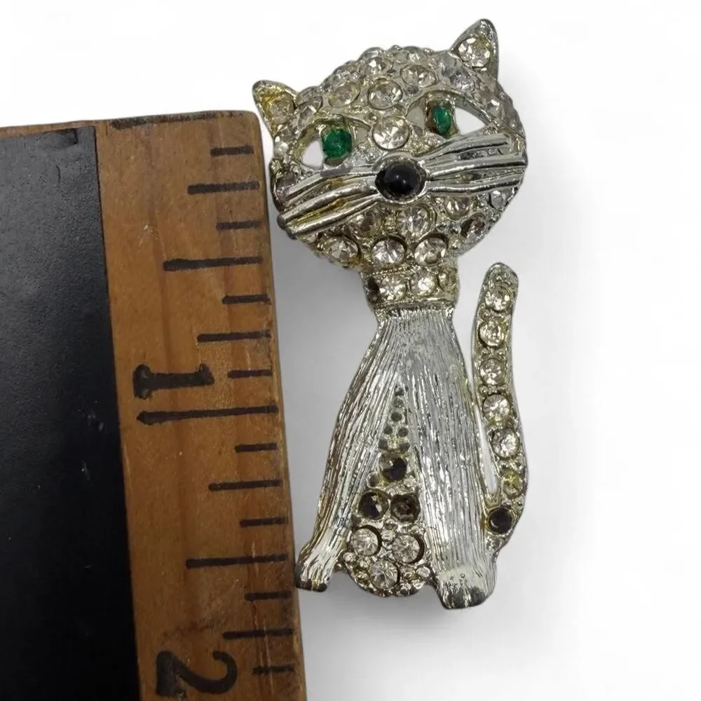 Vintage adorabale Silver toned and Rhinestones Cat Pin Brooch Pin